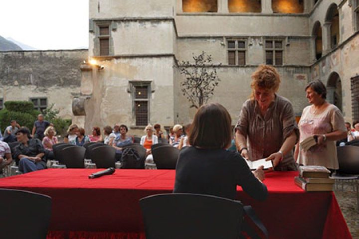 Castello-di-Issogne-La-Place-AO-Ago-2015_2.jpg