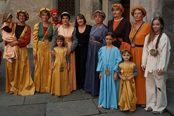 Castello-di-Issogne-La-Place-AO-Ago-2015_3.jpg