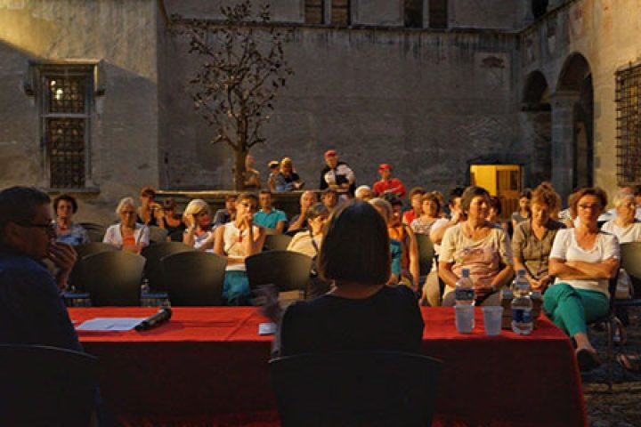 Castello-di-Issogne-La-Place-AO-Ago-2015_6.jpg