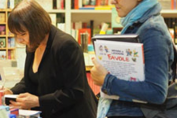Facebook-i-mille-amici-di-Valeria-Montaldi-2014_7.jpg