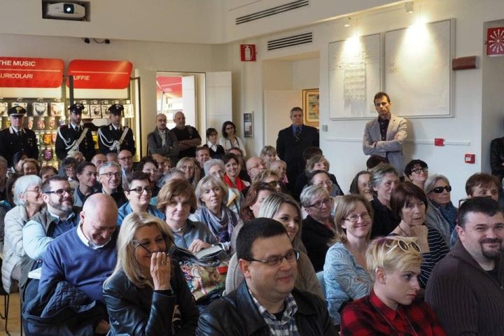Mondadori-Megastore-Milano-Apr-2016_9.jpg